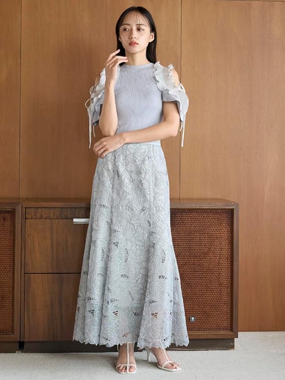 【超美品】スナイデル SNIDEL カットワークセミフレアスカート 超美品】スナイデル SNIDEL カットワークセミフレアスカート